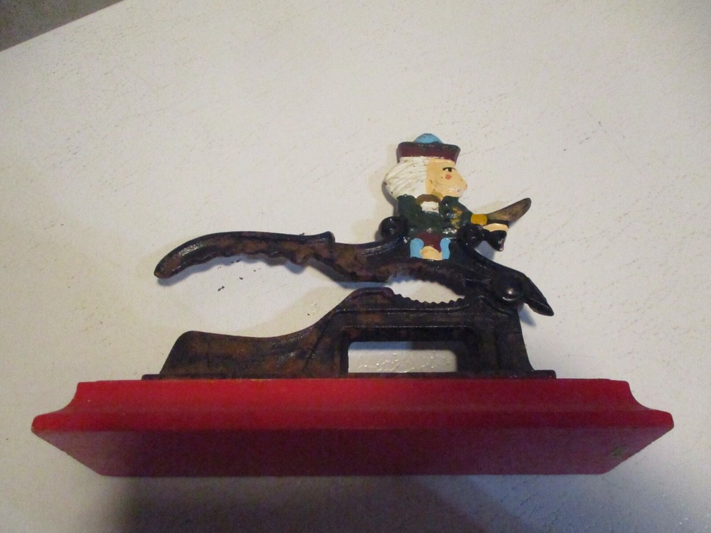Vintage Minuteman Nut Cracker Pecans Walnuts