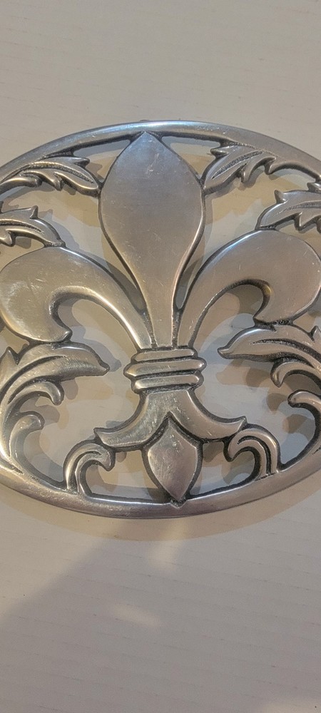 Fluer de lis silver trivet