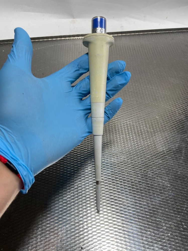 Eppendorf  100 - 250 uL  Single Channel Pipette / Adjustable Volume