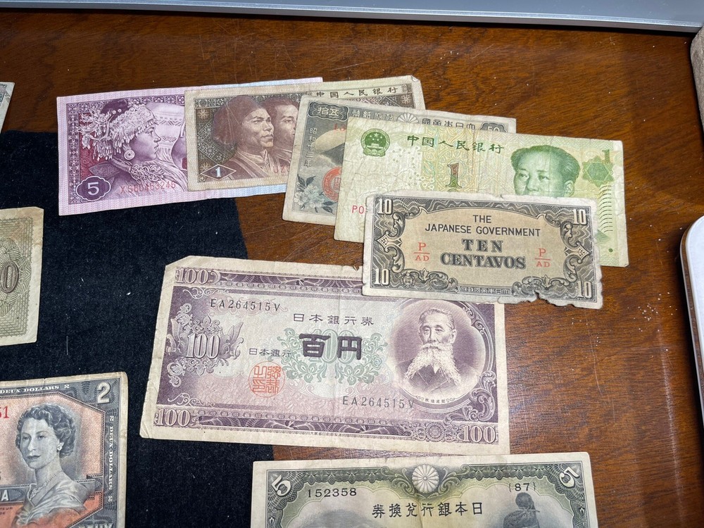 Assorted World Foreign Banknotes Lot