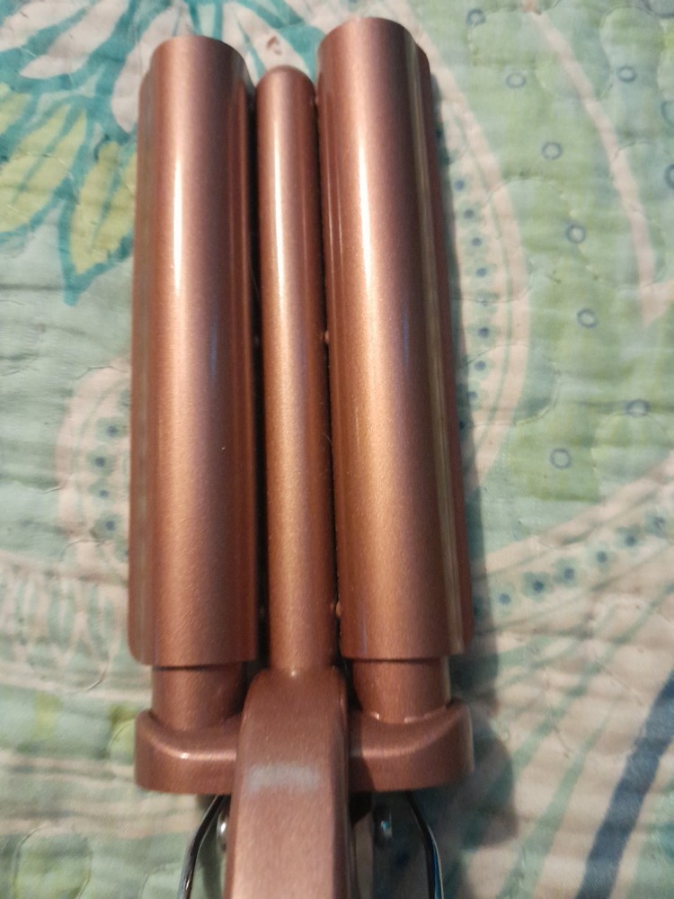 Conair Ceramic Triple Barrel Curling Iron Very Nice Preowned Working Condition