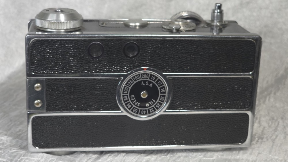 Vintage Aurgus 35mm Camera With Original Leather Case