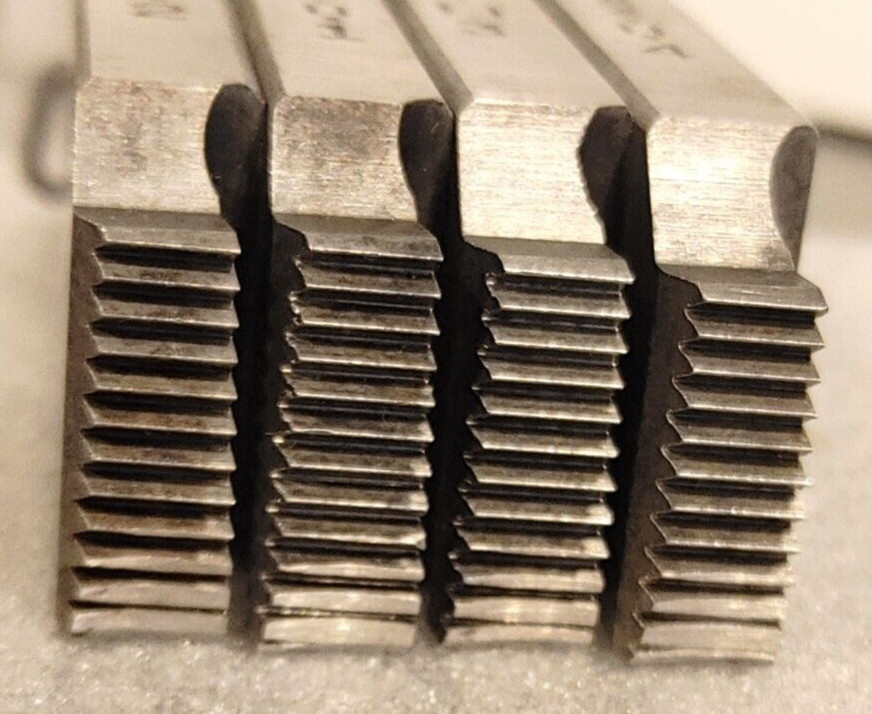 RIDGID 1/2" & 3/4" PIPE DIES UNIVERSAL HEAD