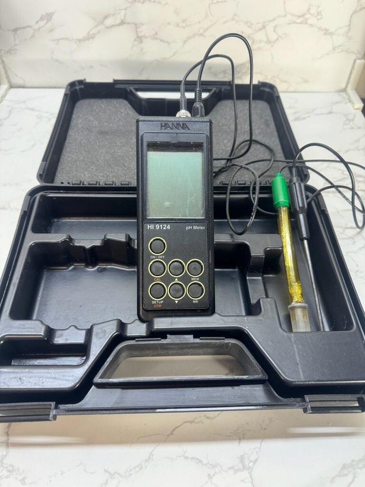 Hanna HI9124 Portable Waterproof PH Meter