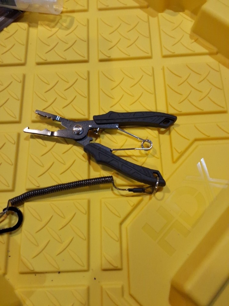 Piscifun Multi-function Fishing Pliers, New (Box Damage)