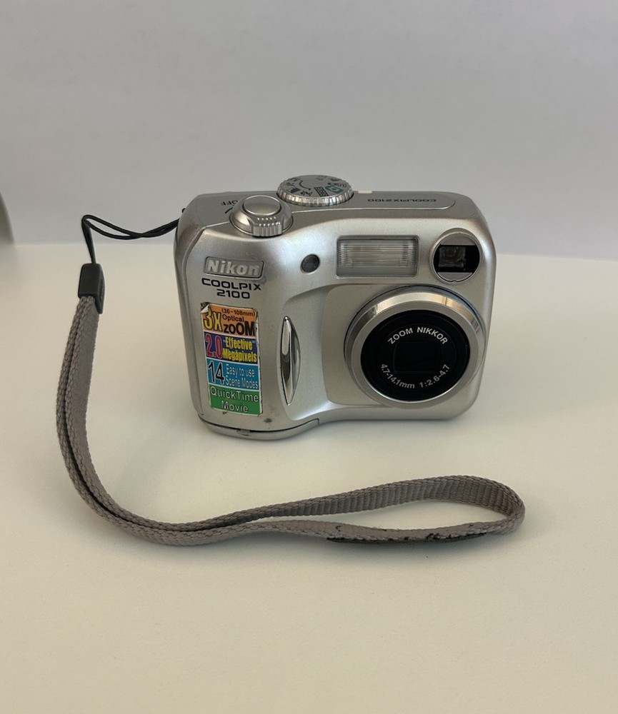 Nikon Coolpix 2100 Digital Camera Silver Tested Working