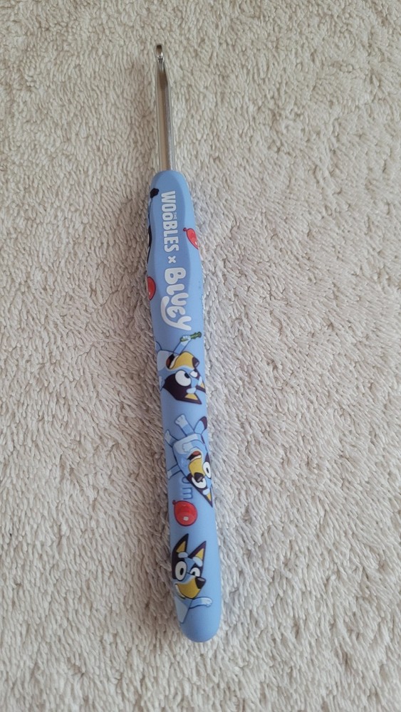 Preowned Bluey Wooble Ergonomic Crochet Hook