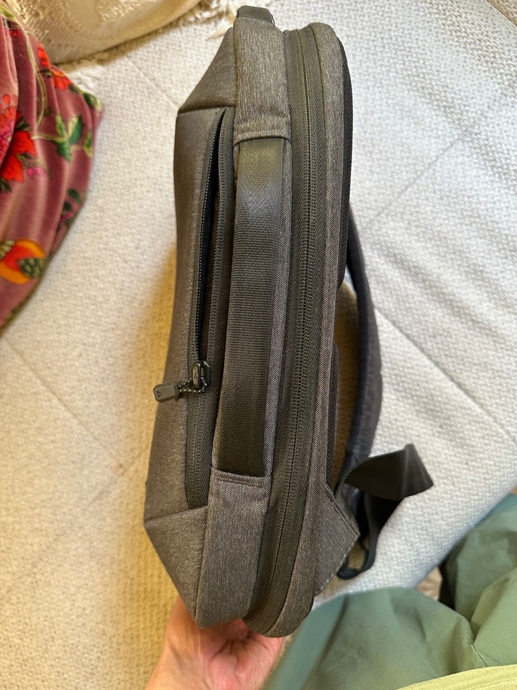 Nomatic Navigator lite 10L sling