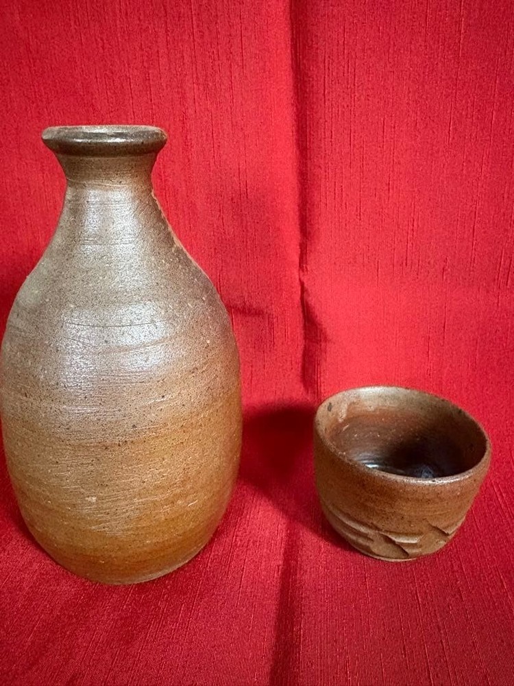 Bizen ware sake bottle set