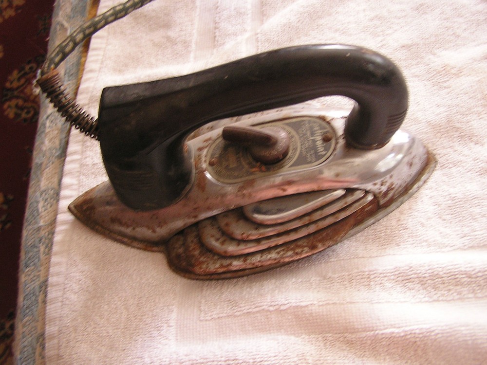 Art Deco Vintage Petipoint Iron