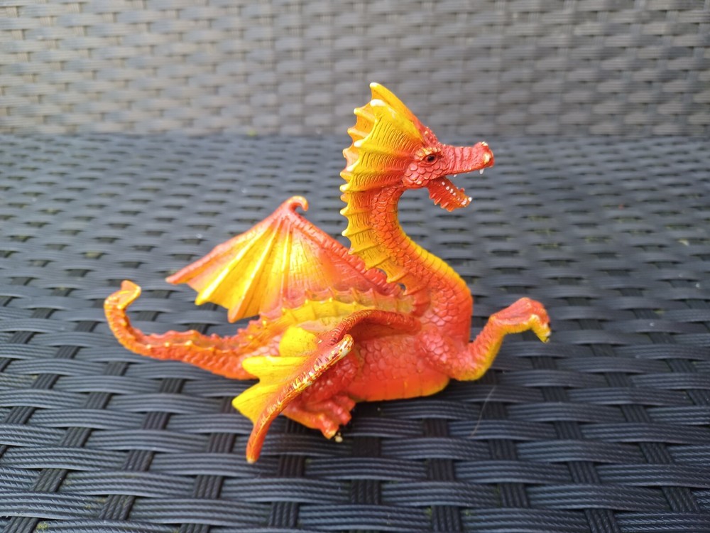 ELC Power Dragon pull back wheels Britains Deetail Dungeons & Dragons