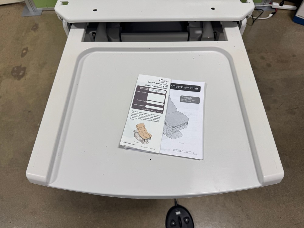 Midmark Ritter 224 Exam Table