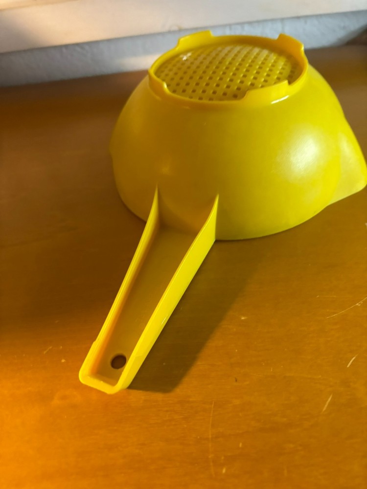 Vtg Tupperware Double Spout Strainer Colander Yellow 1200-1 Handle 1970s
