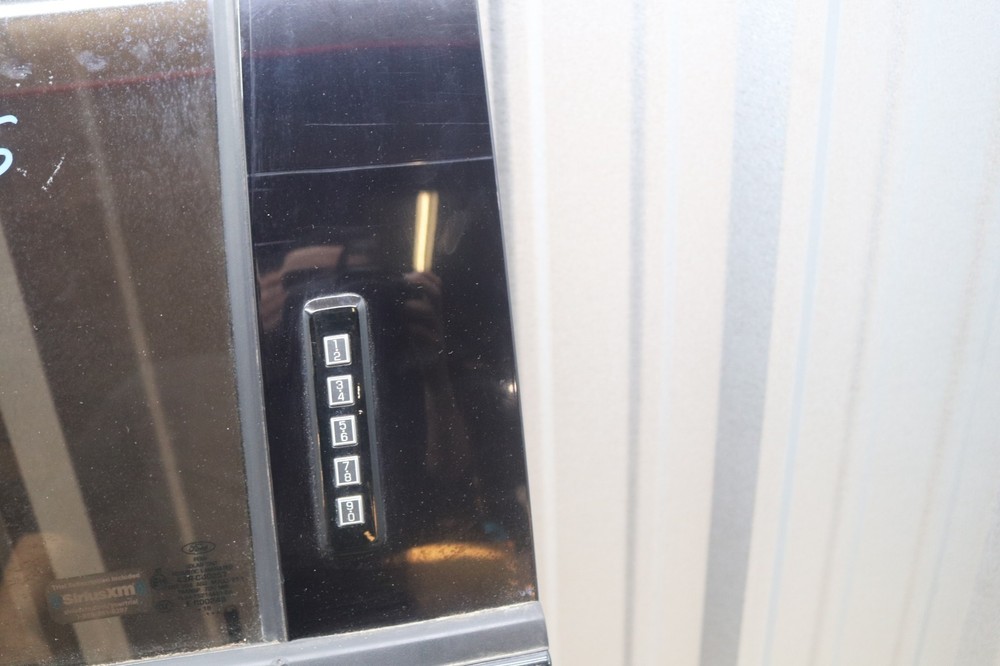 2015 2020 FORD F150 LEFT SIDE FRONT DOOR OEM