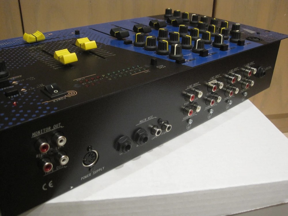 ESO Plug 4-channel DJ Mixer Console