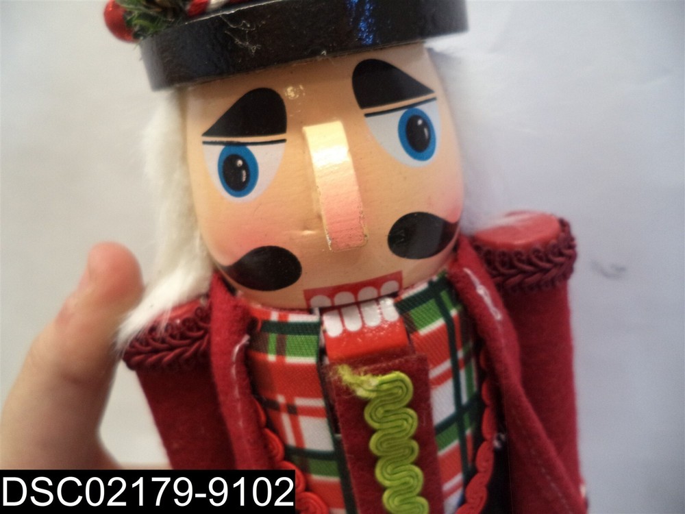 MISSING TREE 3639220: Plaid 15" Nutcracker