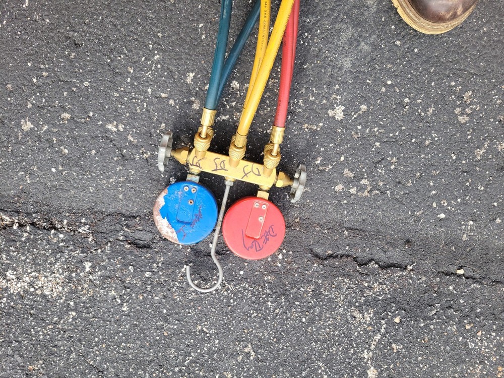 Yellow Jacket HVAC Test And Charging Manifold- Ritchie Engineering Code 2010