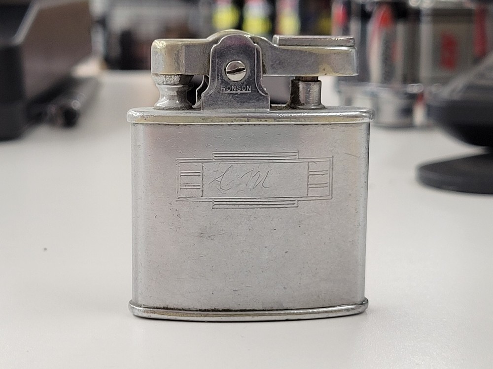 Vintage Ronson Cigarette Lighter With 4 Ronson Flints. Lighter Untested. USA