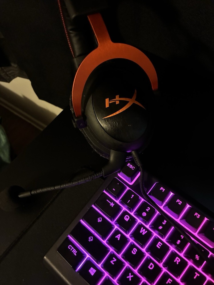 SteelSeries Keyboard, Logitech Mouse, HyperX Headset & Controller PC Bundle