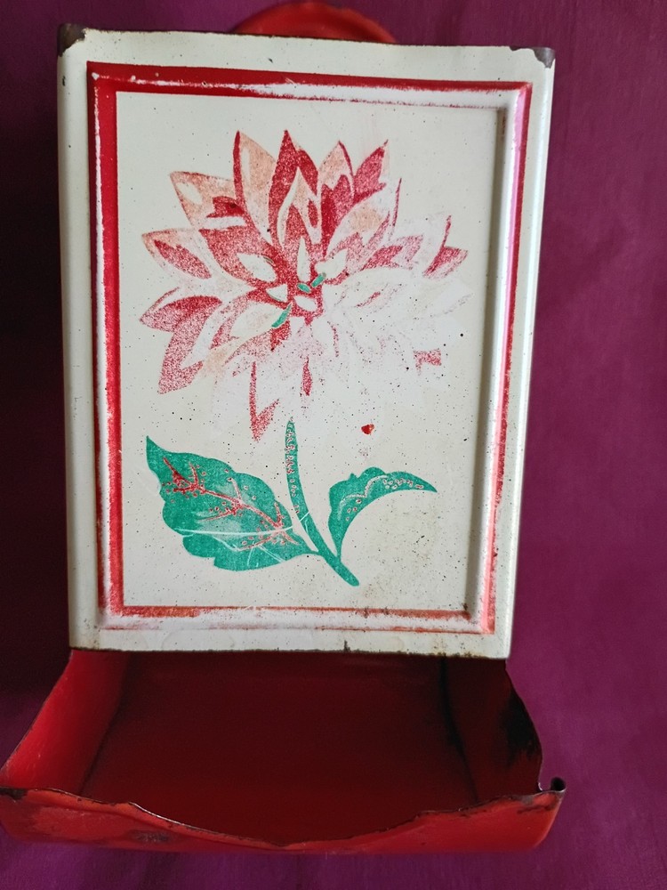 *VINTAGE* Tin Matchbox Holder Wall Mount