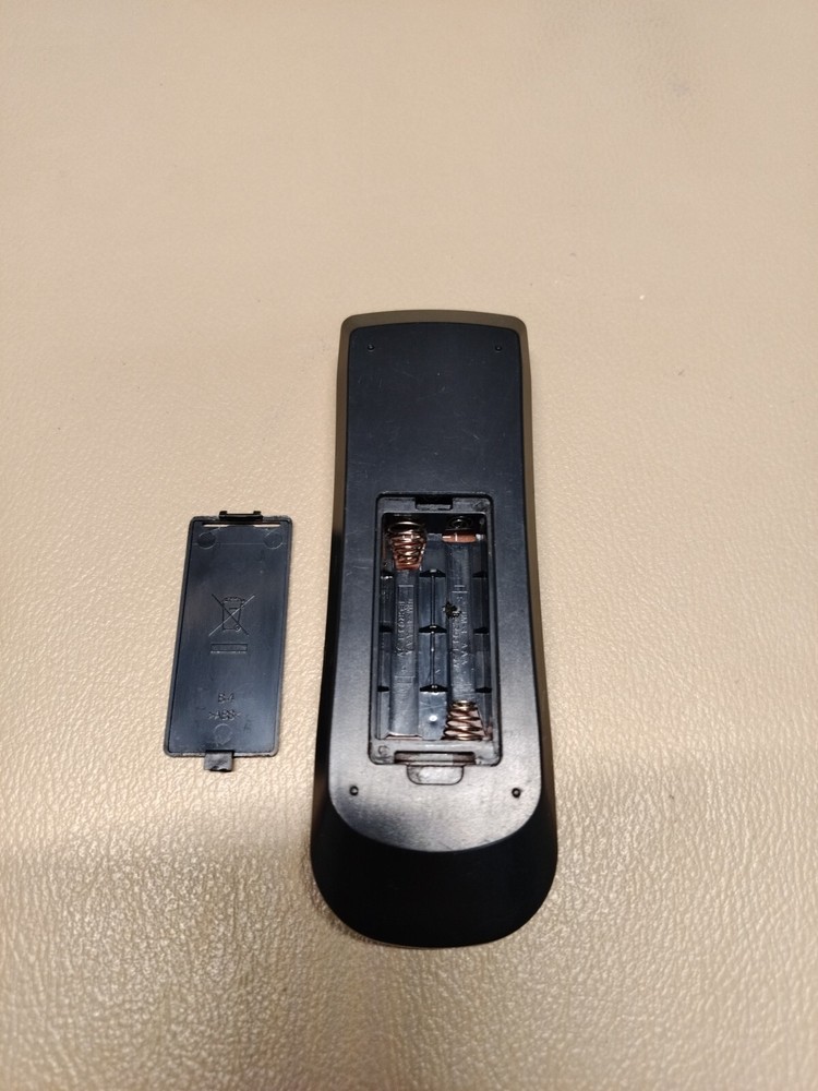 Toshiba SE-R0301 DVD Player/Portable Remote Control Controller