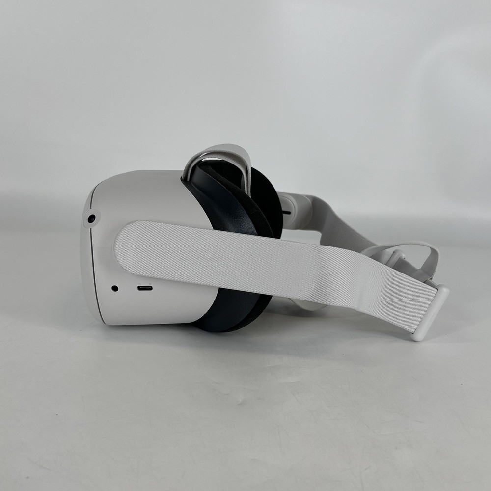 Meta Quest 2 VR Headset 256GB w/ Charger/Regular Strap - Does Not Charge