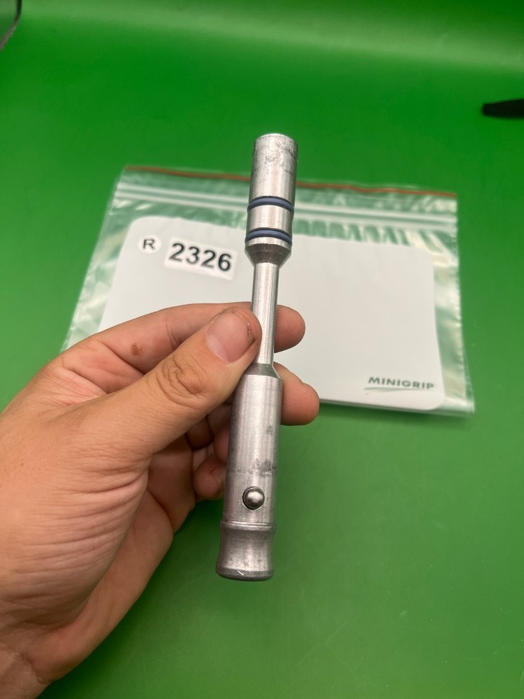 Autococker Bolt