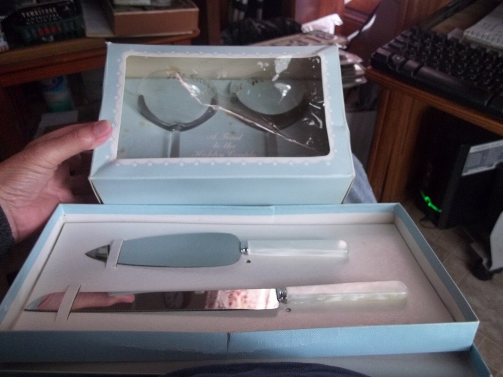 Wedding glasses and cake knife set