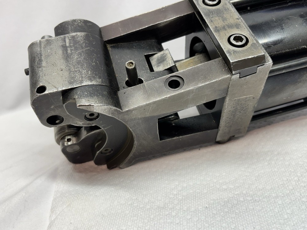 C.J. Winter Machine Inc. 14012 Thread Roller