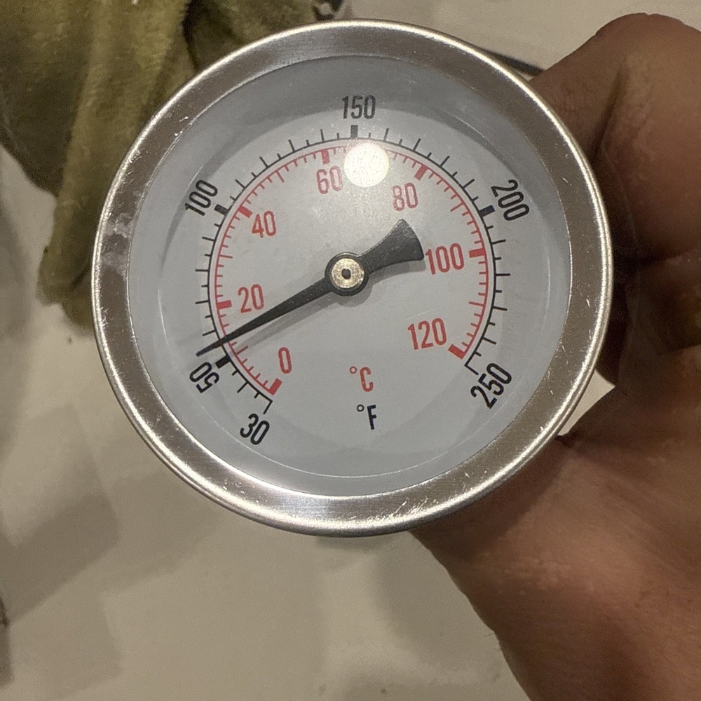 2-1/2” Dial 30-250F 1/2” MNPT Connection Thermometer