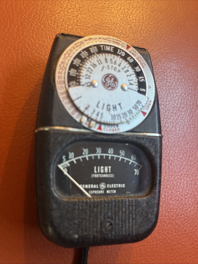 General Electric Exposure Light Meter Model DW-68