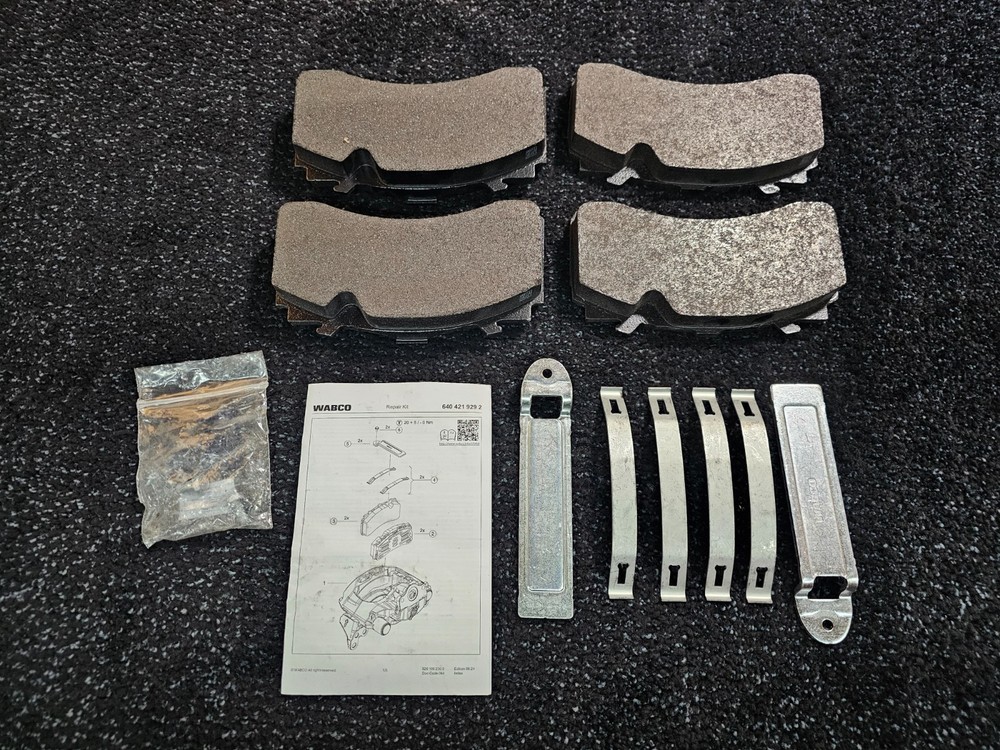 WABCO 6404219292 4-Piece Brake Pad, MAXXUS 2.0 includes Hardware