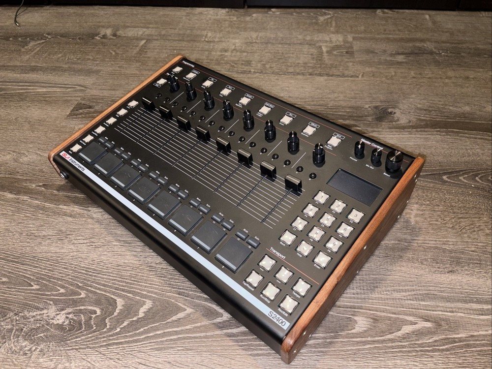 Isla Instruments S2400 Sampling Drum  Machine