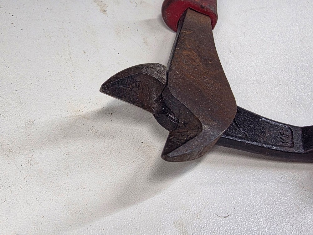 Klein Tools J248-8 Cutting Pliers 8" Journeyman High Leverage Diag Angle