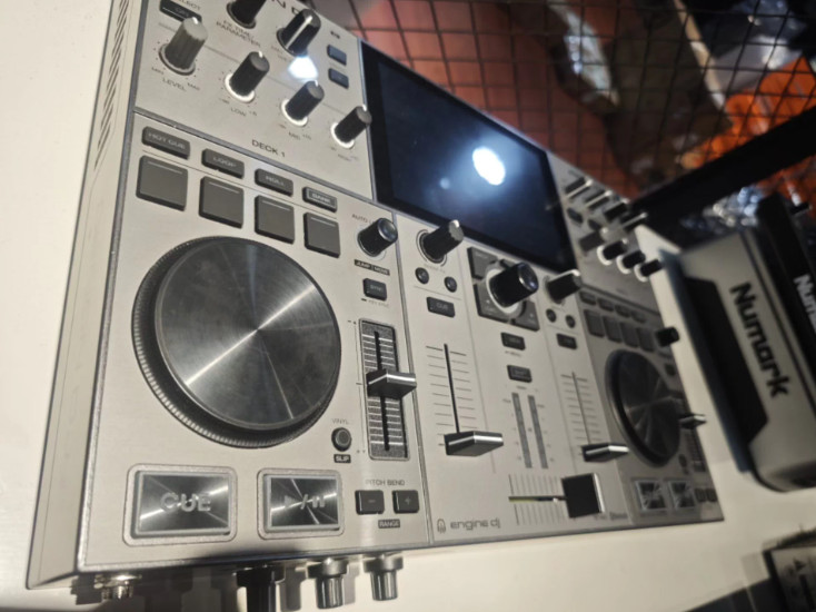 1pcs Denon Prime Go+ DJ Console