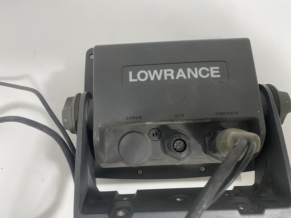 Lowrance Global map 3200 Chartplotter Head Unit No GPS Antenna Powers On