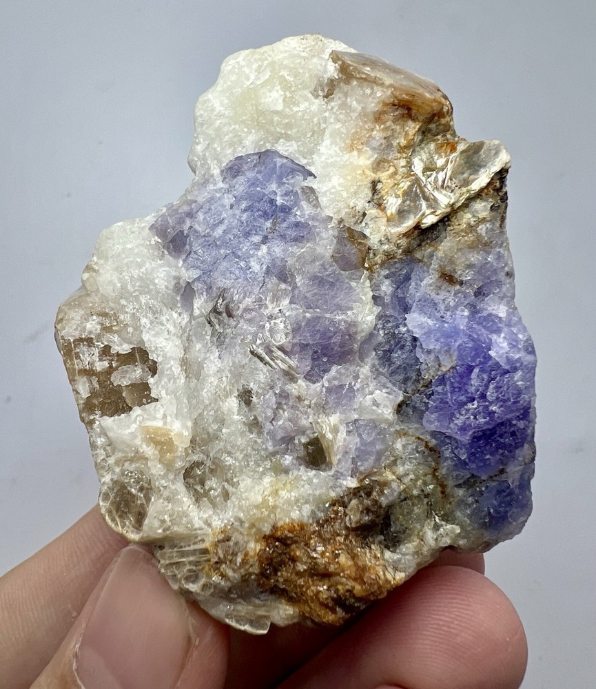 98 Gr. Superb Fluorescent Phosphorescent Tenebrecent Hackmanite Crystals