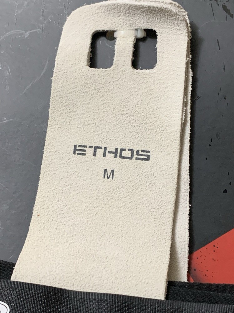 ETHOS ETHA516 Leather Hand Grips Gymnastics Weightlifting Training Size Medium