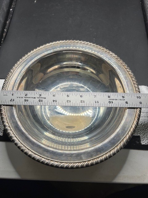 WM Rogers Silverplate Round Serving Bowl Dish w/ Lid 10"