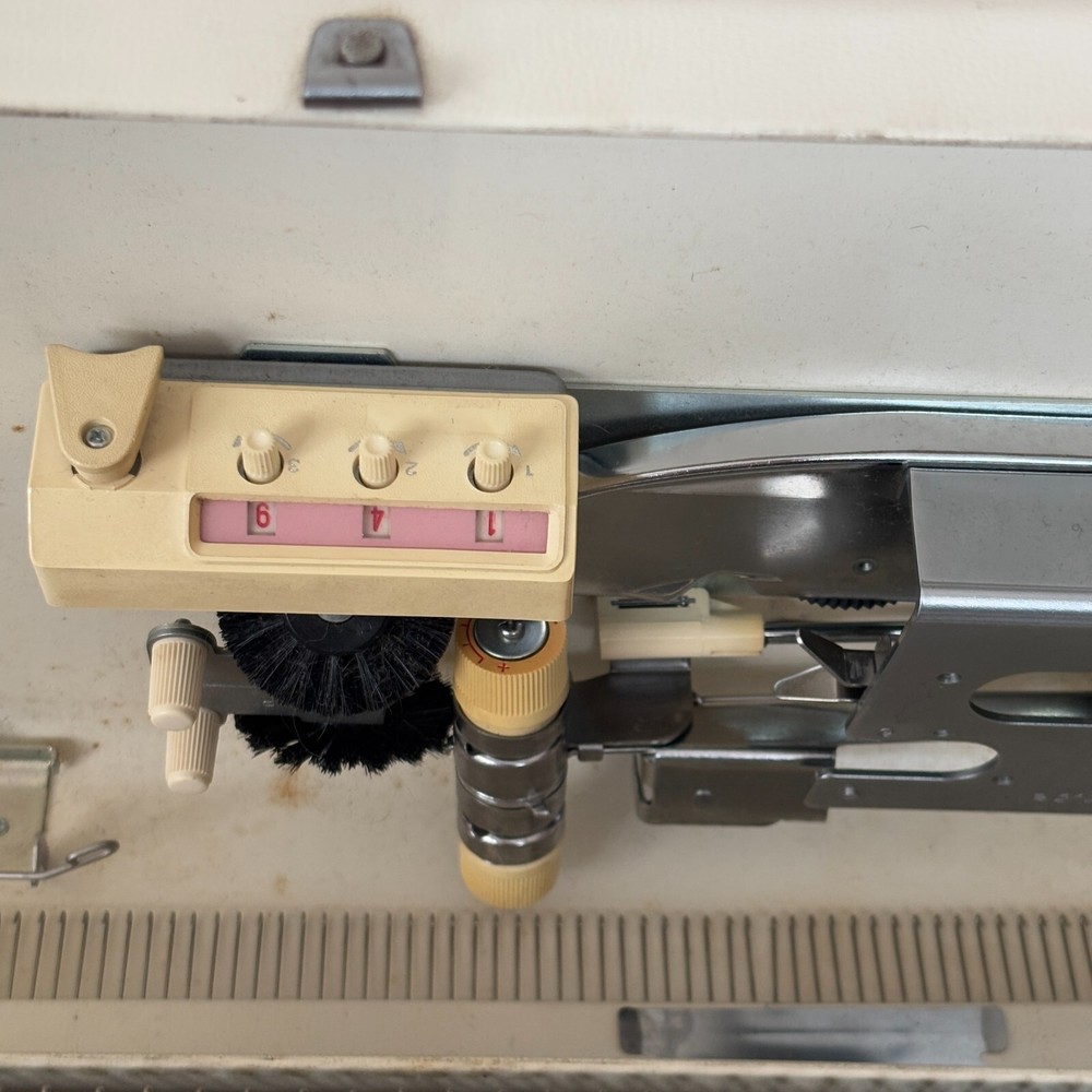 Brother KH-260 PUNCH9 Knitting Machine UNTESTED Used