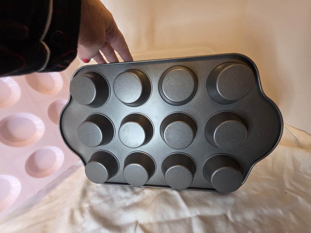 Cupcake Caddy Pink Tier Clear Dome W Lock Clips & Handle