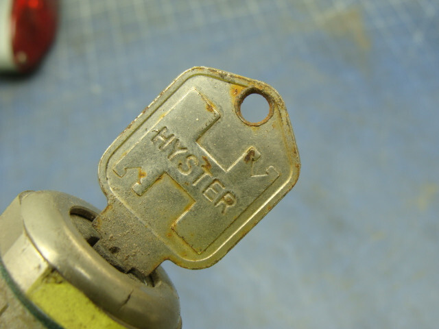 TENNANT POWER SWEEPER 265 POLLAK IGNITION SWITCH WITH KEY