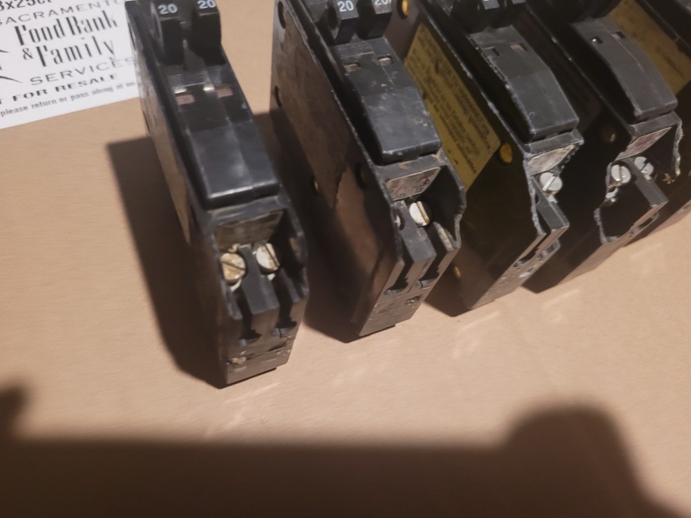 Square D QO2020 - 20 Amp Single-Pole Circuit Breaker small broken area