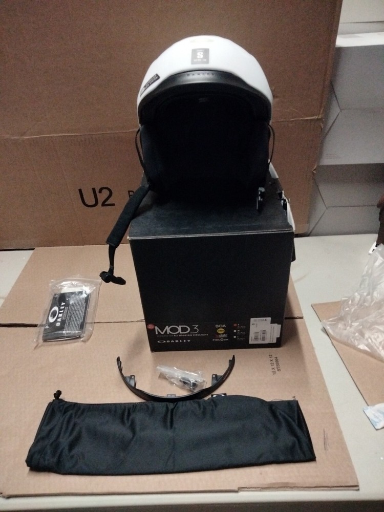 Oakley Mod 3 BOA Mips XStatic Fidlock Snow Helmet Small White *Has Mark*