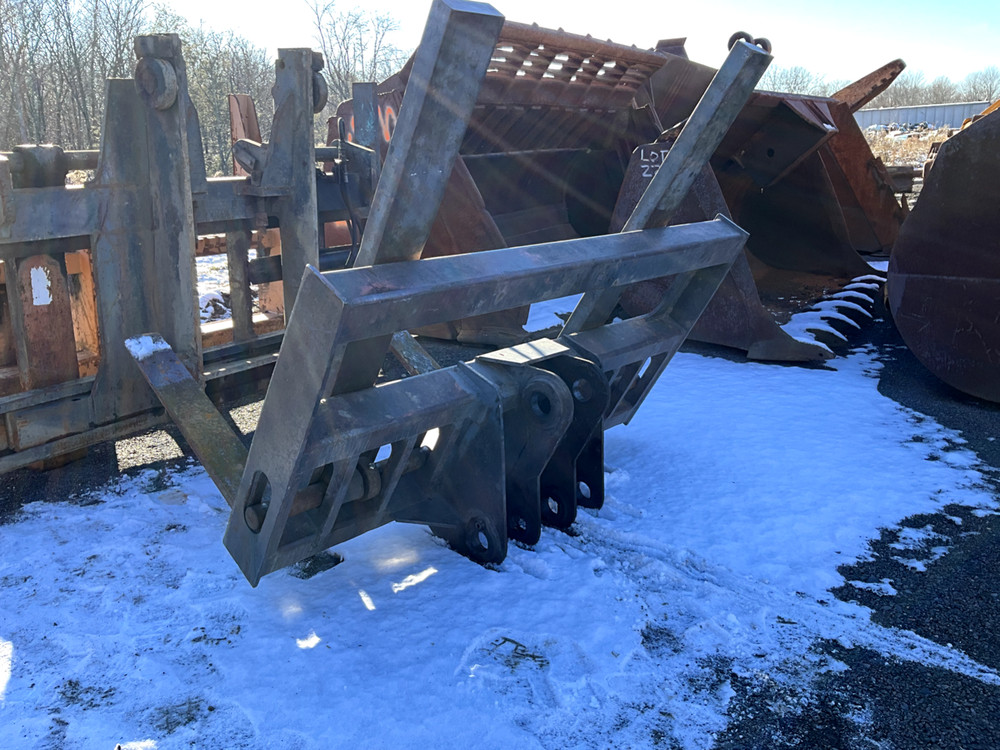 CATERPILLAR 930G FORKS & CARRIAGE