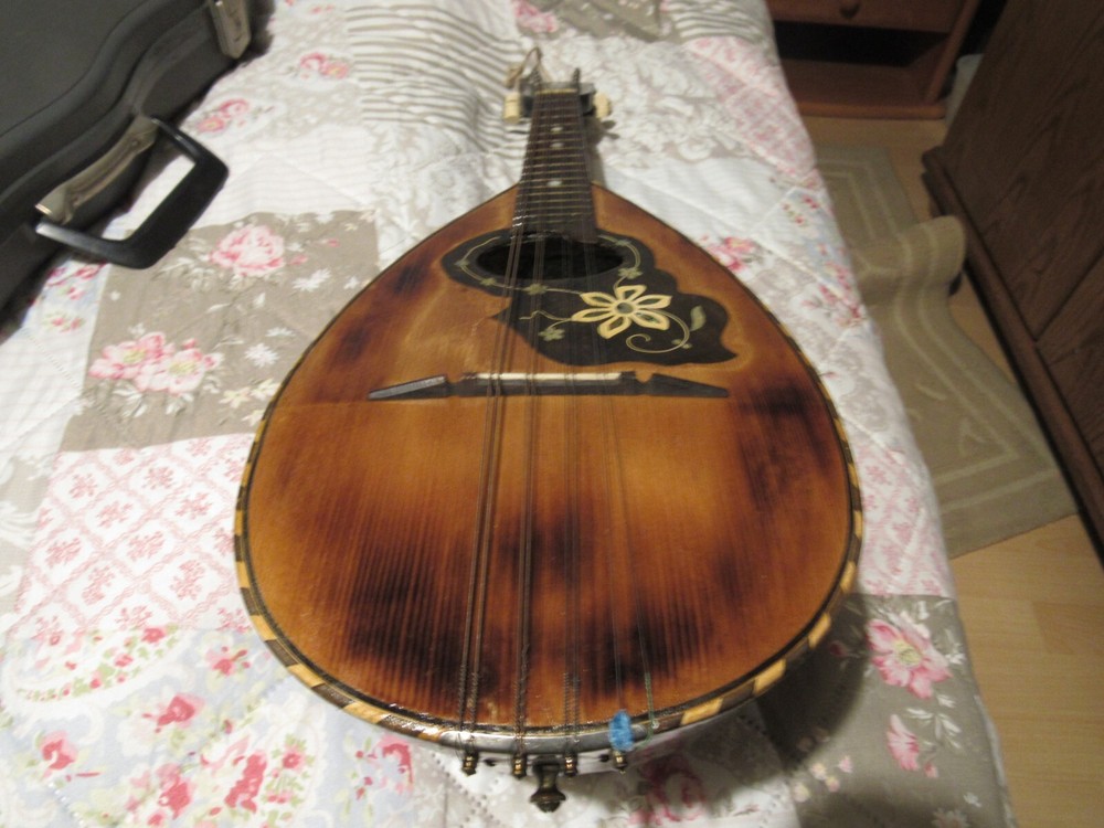 MANDOLIN