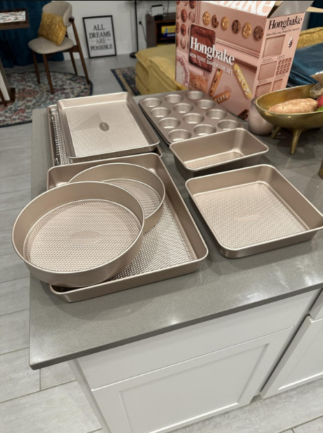 New 9-Piece Nonstick Bakeware Set – Stackable Gold Baking Pans with Rack