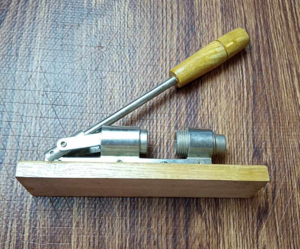Metal Nutcracker Mechanical High-quality with Leverage Arm