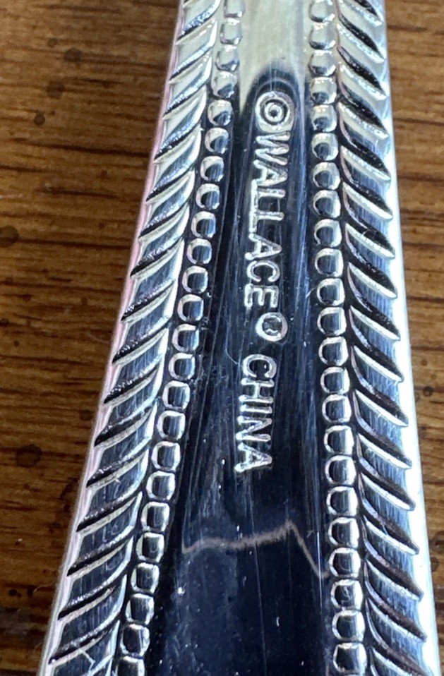 WALLACE Wickham Deep Silverplate Serving Cake Pie Knife Flatware Fan Bead 9.5”