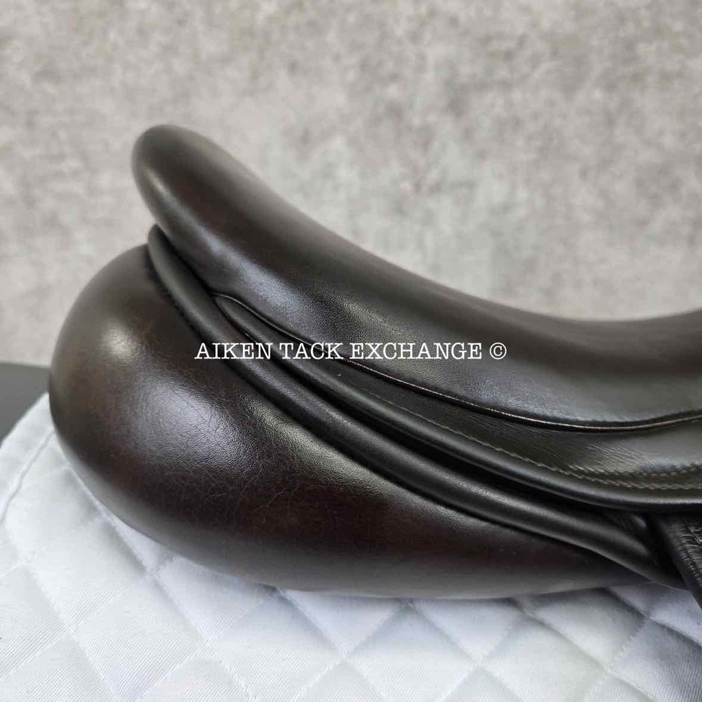 2017 County Solution Jump Saddle, 17.5" Seat, Narrow Tree (Read Description)